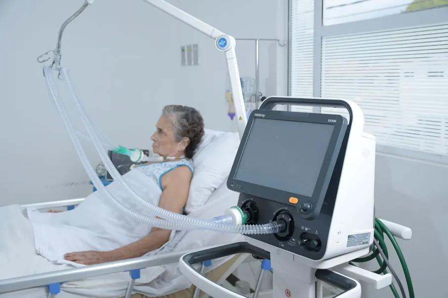 Paciente crónico ventilado en IPS San Luis con equipo de ventilación mecánica
